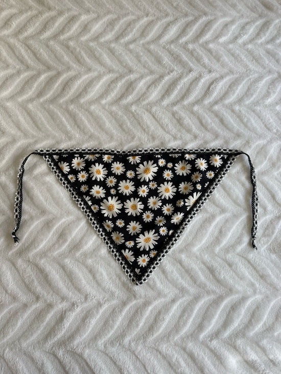 Accessories - Daisy Print Black Triangle Bandana Scarf